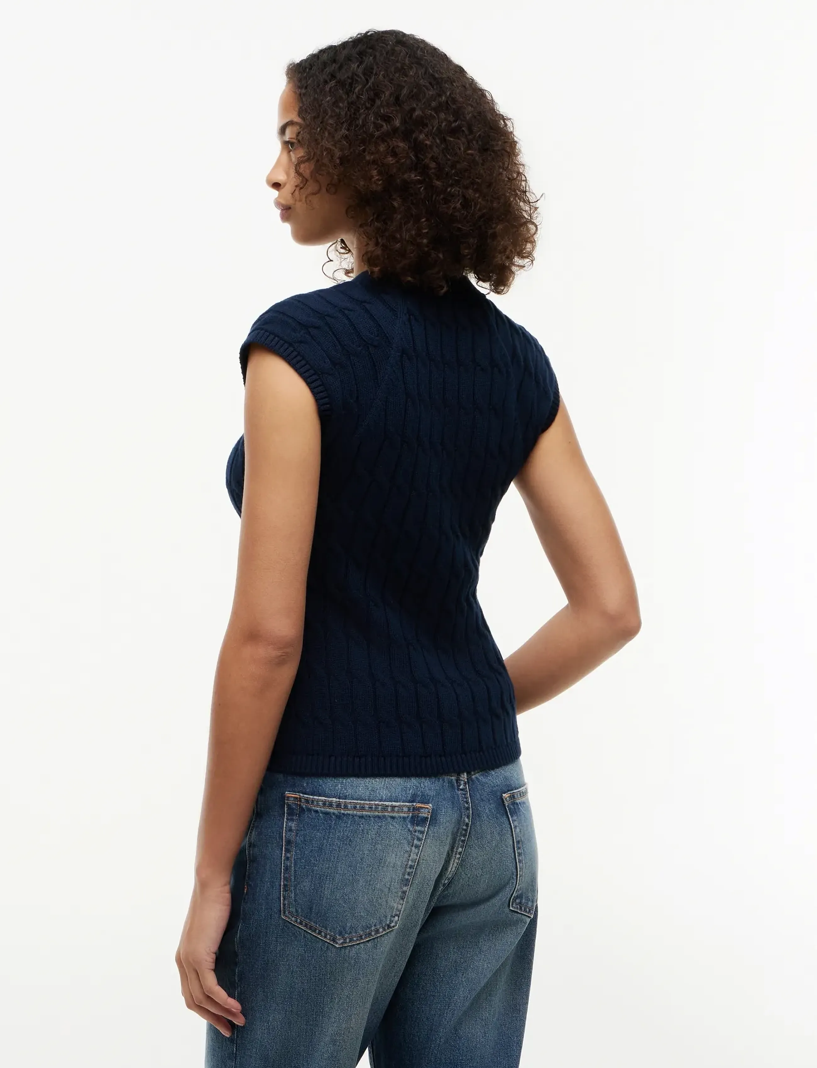 Mid Gg Cable Vest Cardi 2