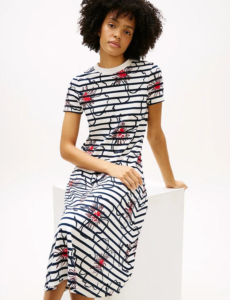 Tommy Hilfiger - INTERLOCK F&F MIDI DRESS - sommerkleider - breton stp ivory silk navy poppy - 3