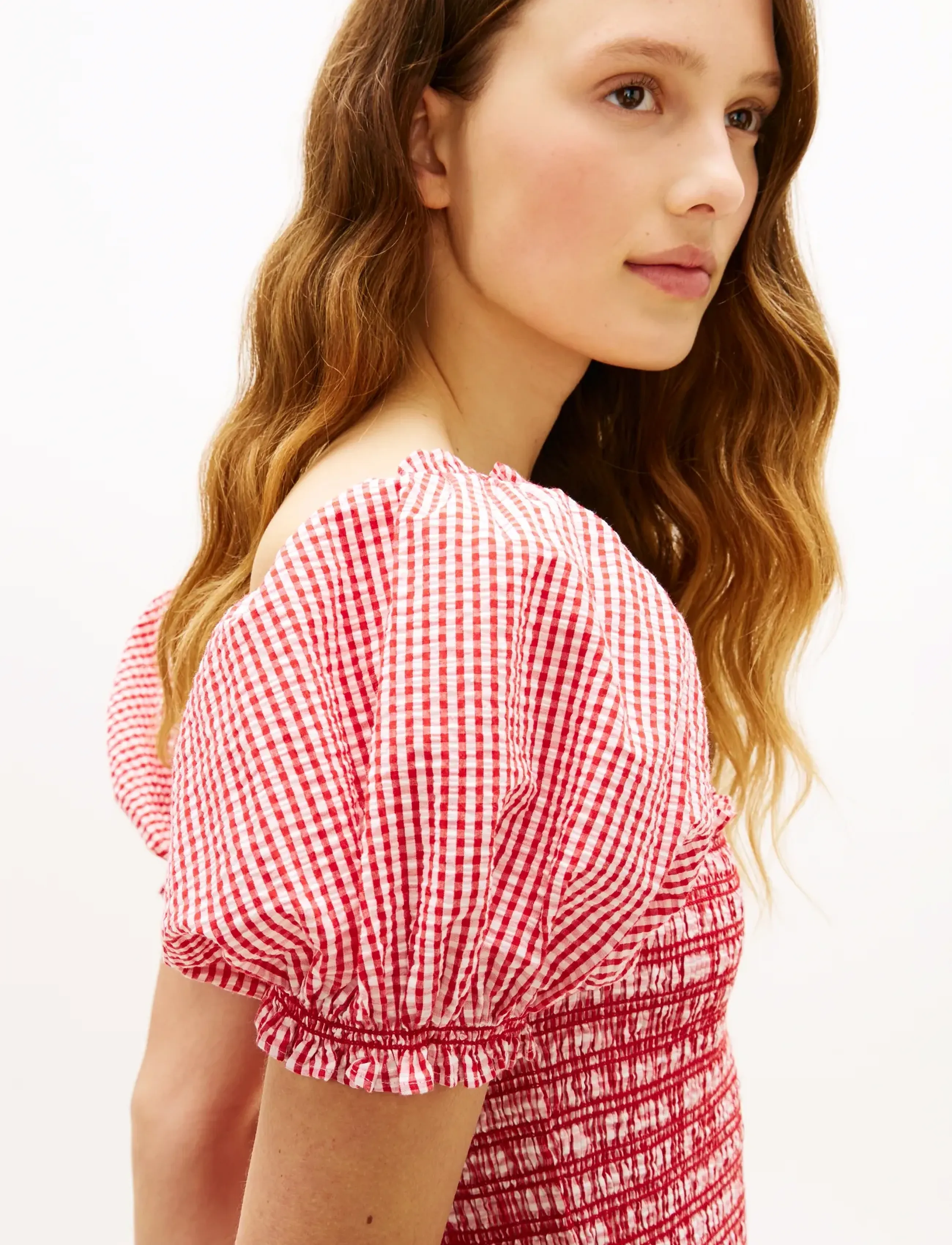 Tommy Hilfiger - GINGHAM SMOCK SS MIDI DRESS - midi kjoler - gingham ecru fireworks red - 2