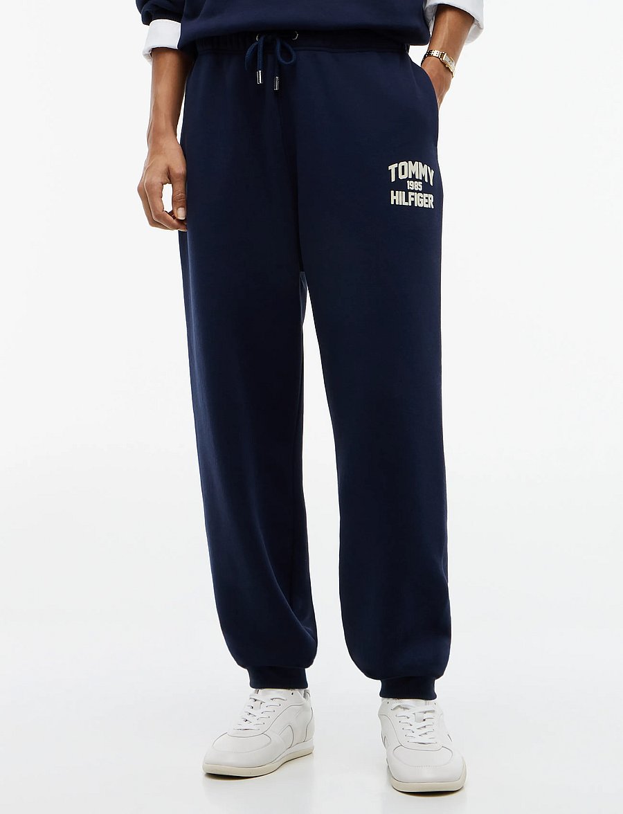Tommy Hilfiger - VARSITY FLOCK CUFF MR SWTPANTS - vardagsstil - dark blue - 0