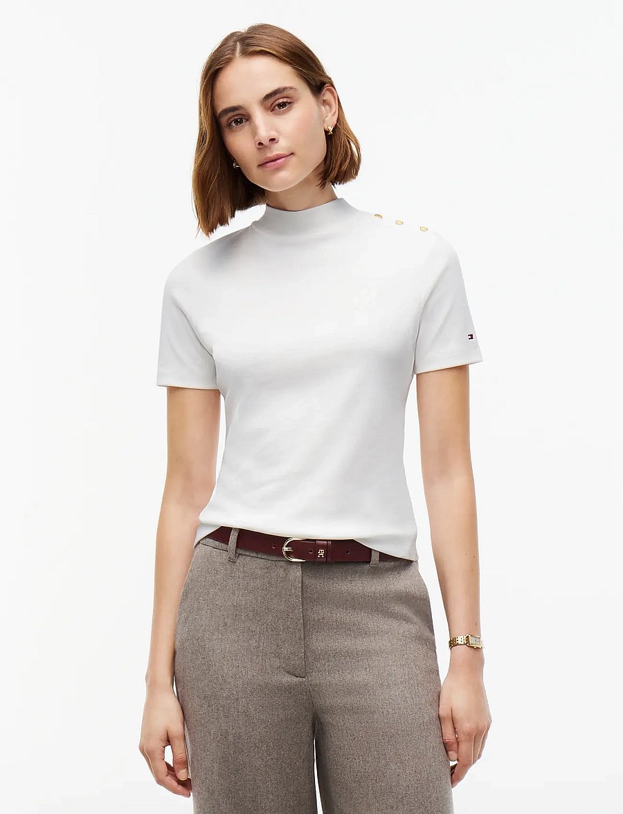 Tommy Hilfiger - SCRIPT GOLD BTTN MOCK-NK S/S TEE - t-shirts - ecru - 0