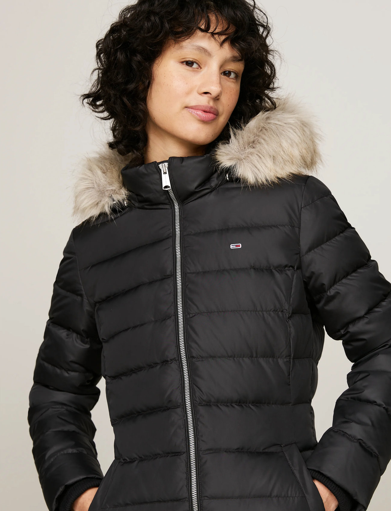 TOMMY JEANS Tjw Essential Hooded Down Coat jackor dam – bild 8