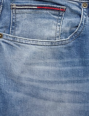 Tommy Jeans - AUSTIN SLIM TAPERED WLBS - džinsa bikses ar tievām starām - wilson light blue stretch - 2