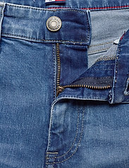 Tommy Jeans - AUSTIN SLIM TAPERED WLBS - džinsa bikses ar tievām starām - wilson light blue stretch - 3