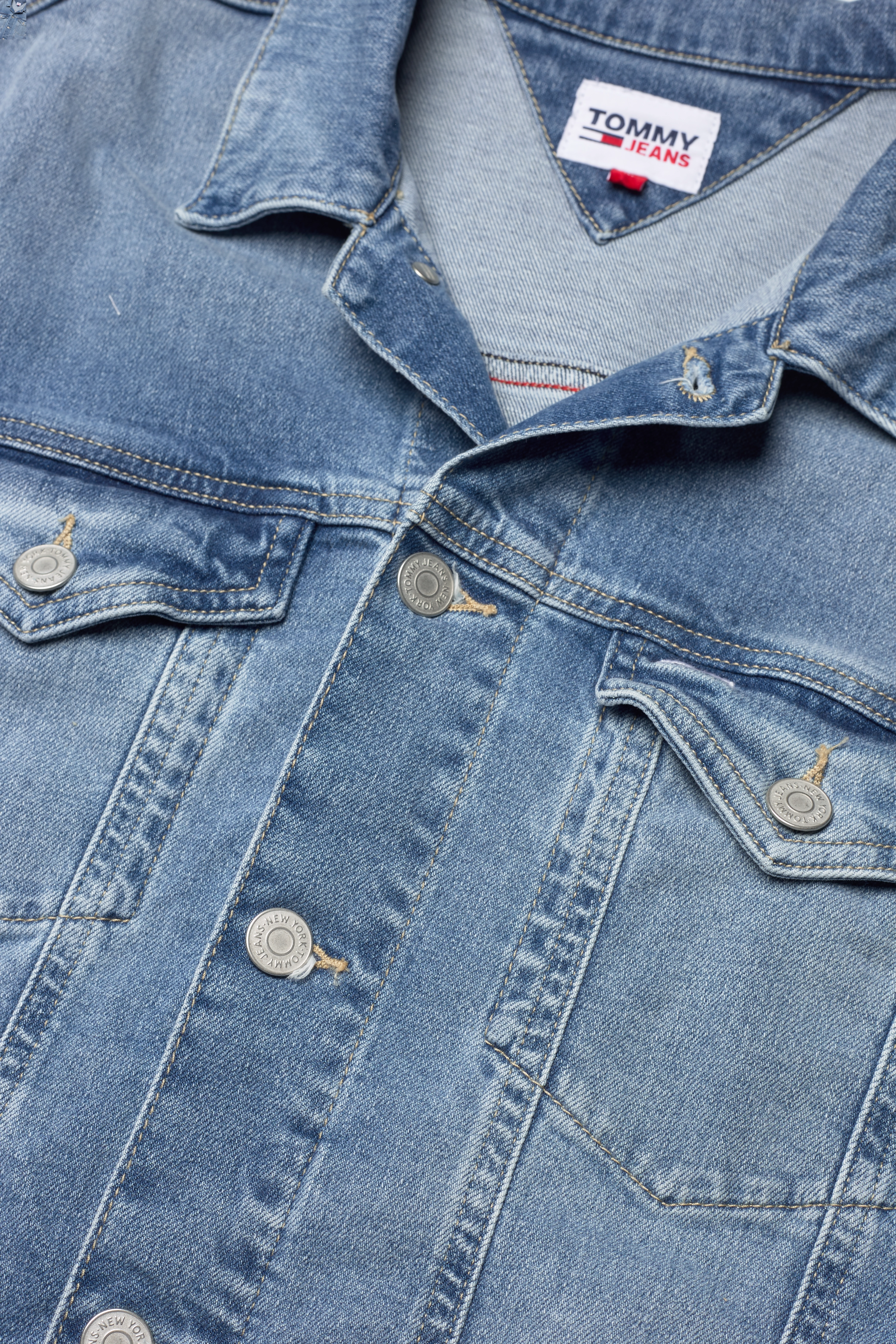 Tommy Jeans - RGLR TRCKR JCKT BF5111 - denim light - 2