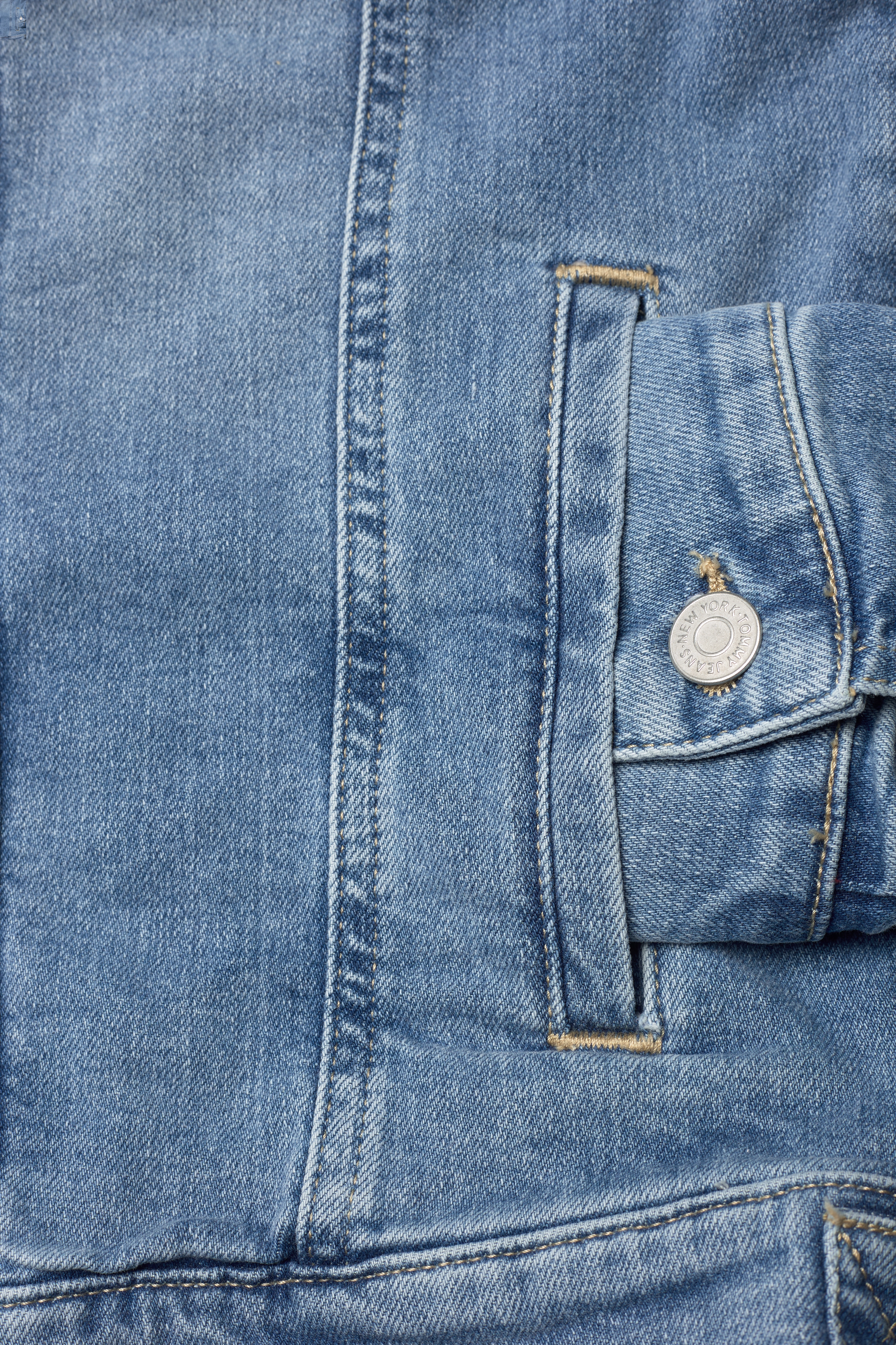 Tommy Jeans - RGLR TRCKR JCKT BF5111 - denim light - 3