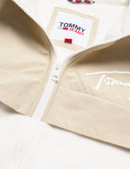 Tommy Jeans - TJM MIX MEDIA RETRO VEST - jakker og frakker - savannah sand - 4