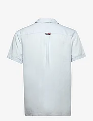Tommy Jeans - TJM CLSC SOLID CAMP SHIRT - short-sleeved t-shirts - shimmering blue - 1