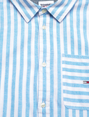 Tommy Jeans - TJM RLX SS STRIPE LINEN SHIRT - short-sleeved t-shirts - skysail / stripe - 2