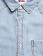 Tommy Jeans - TJM RLX WESTERN DENIM SHIRT - denim shirts - lt indigo - 2