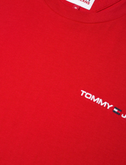 Tommy Jeans - TJM CLSC LINEAR CHEST TEE - kortärmade t-shirts - deep crimson - 2