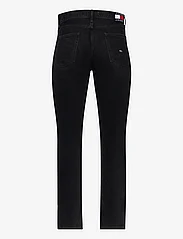 Tommy Jeans - ETHAN RLXD STRGHT DG4085 - regular piegriezuma džinsa bikses - denim black - 1