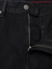 Tommy Jeans - ETHAN RLXD STRGHT DG4085 - regular piegriezuma džinsa bikses - denim black - 3
