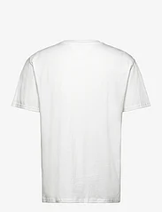 Tommy Jeans - TJM REG LINEAR LOGO TEE EXT - kortärmade t-shirts - white - 1