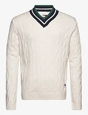 Tommy Jeans - TJM REG V-NECK CABLE SWEATER - knitted v-necks - ancient white - 0