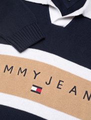 Tommy Jeans - TJM RLX TROPHY NECK RUGBY - dzianinowe bluzki polo - dark night navy - 2
