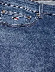 Tommy Jeans - SCANTON SLIM BH1233 - džinsa bikses ar tievām starām - denim medium - 2