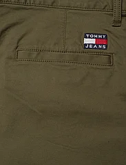 Tommy Jeans - TJM SCANTON SHORT - „chino“ stiliaus šortai - drab olive green - 4