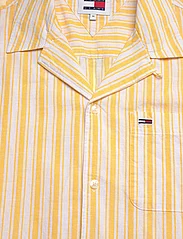 Tommy Jeans - TJM STRIPE LINEN SS SHIRT EXT - kortærmede t-shirts - warm yellow stripe - 2