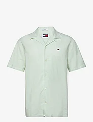 Tommy Jeans - TJM LINEN BLEND CAMP SHIRT EXT - kortärmade t-shirts - opal green - 0