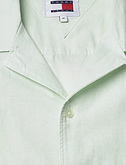Tommy Jeans - TJM LINEN BLEND CAMP SHIRT EXT - kortärmade t-shirts - opal green - 3