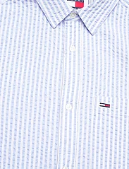 Tommy Jeans - TJM REG STRIPE SEERSUCKER SHIRT - short-sleeved t-shirts - white / moderate blue - 2