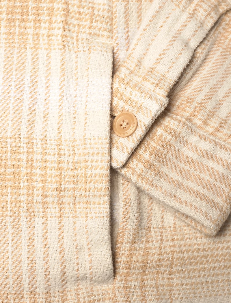 Tommy Jeans - TJM BADGE CHECK OVERSHIRT - karierte hemden - gentle gold check - 3