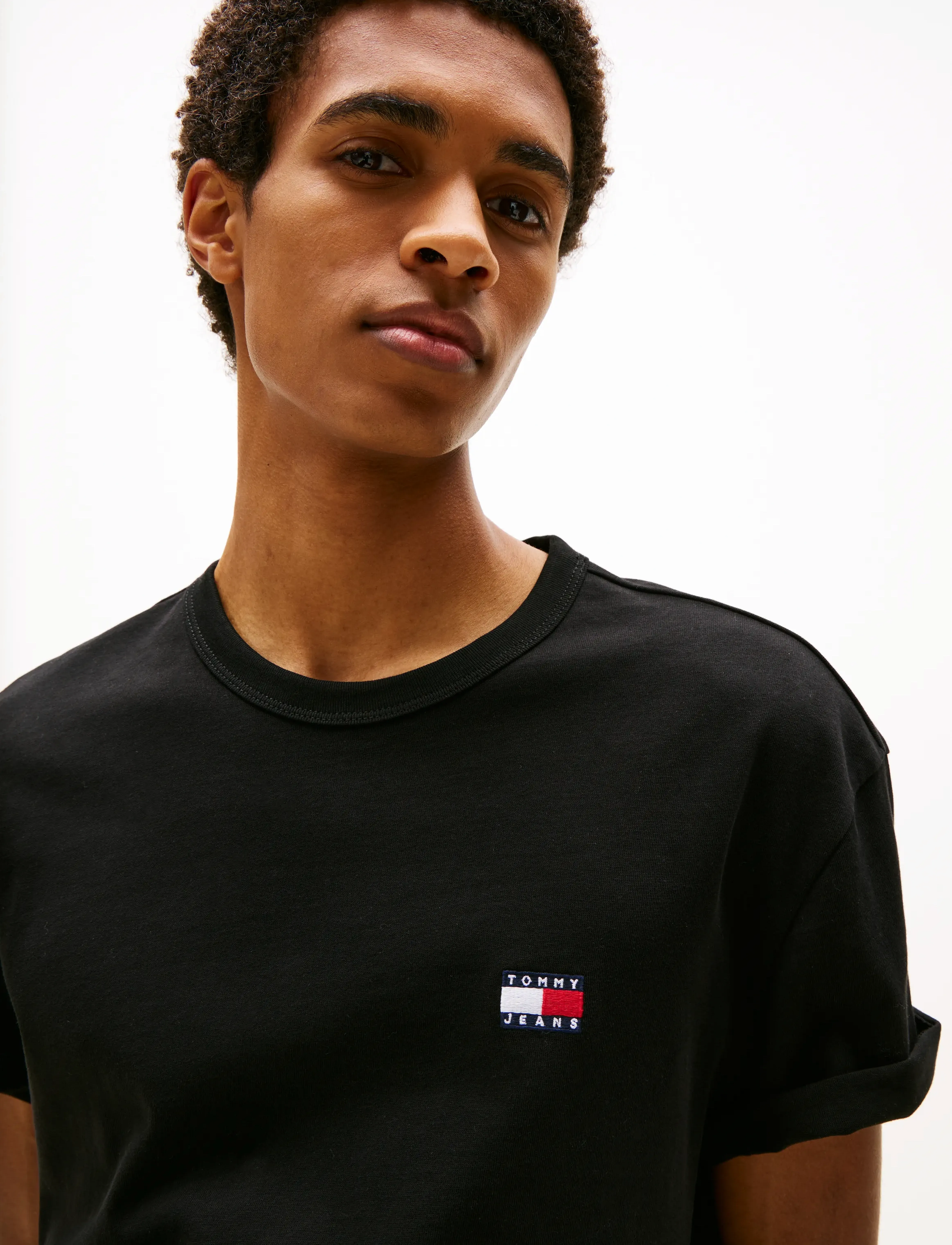 Tommy Jeans - TJM REG BADGE TEE EXT - lyhythihaiset - black - 5