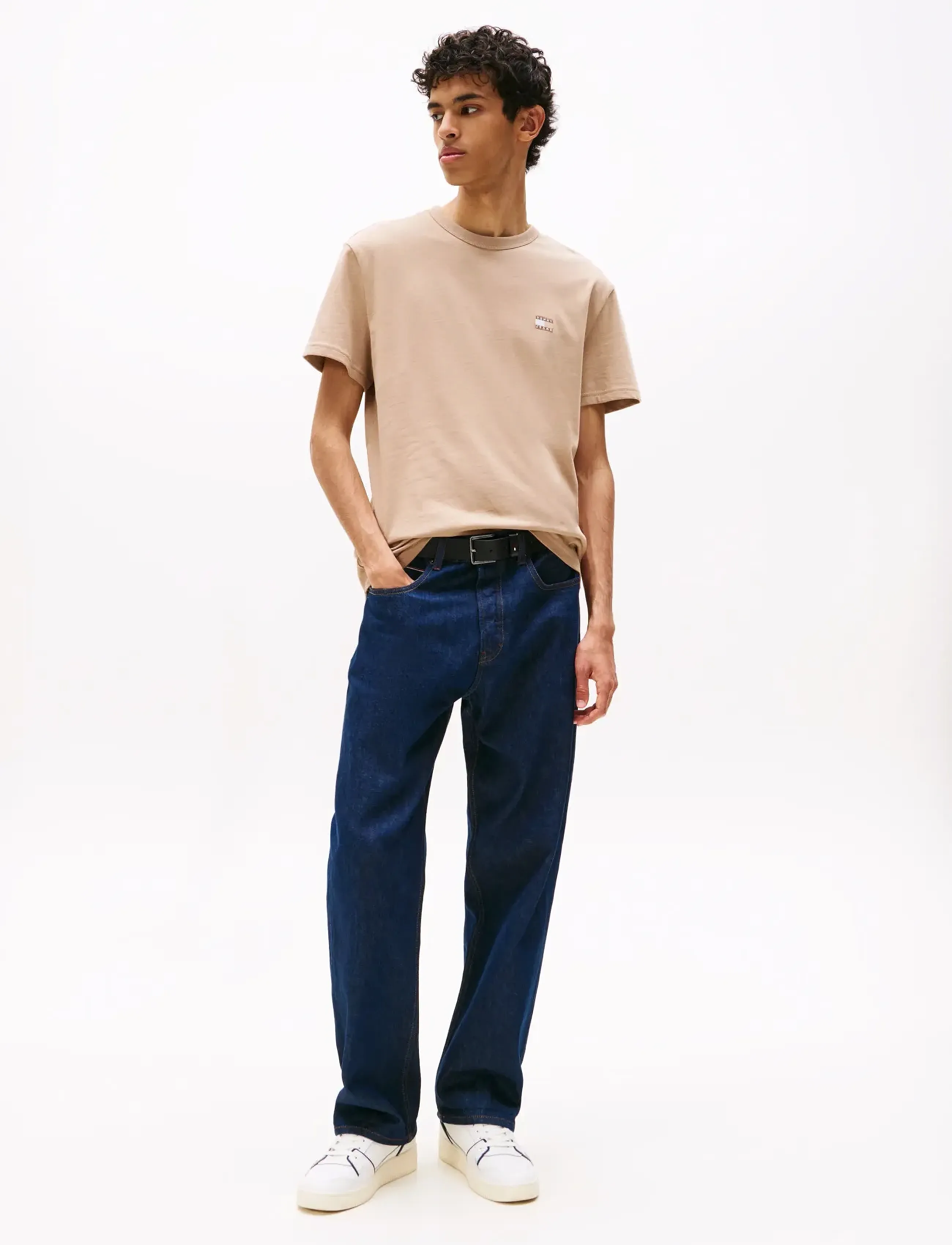 Tommy Jeans - TJM REG BADGE TEE EXT - short-sleeved t-shirts - coastal taupe tonal - 2