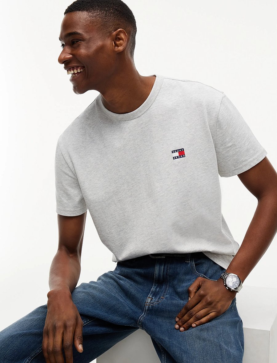 Tommy Jeans - TJM REG BADGE TEE EXT - kurzärmelige t-shirts - ice grey heather - 3