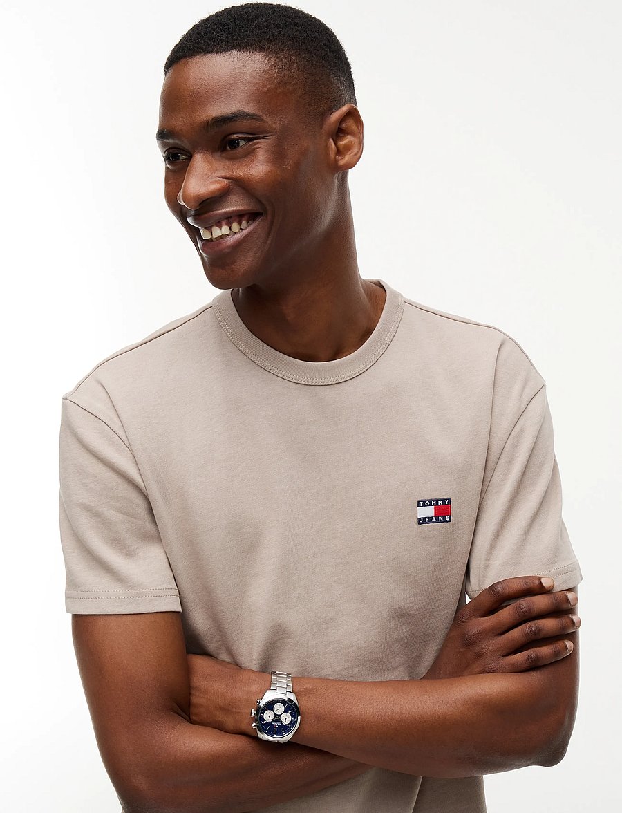 Tommy Jeans - TJM REG BADGE TEE EXT - lühikeste varrukatega t-särgid - limestone dust - 3