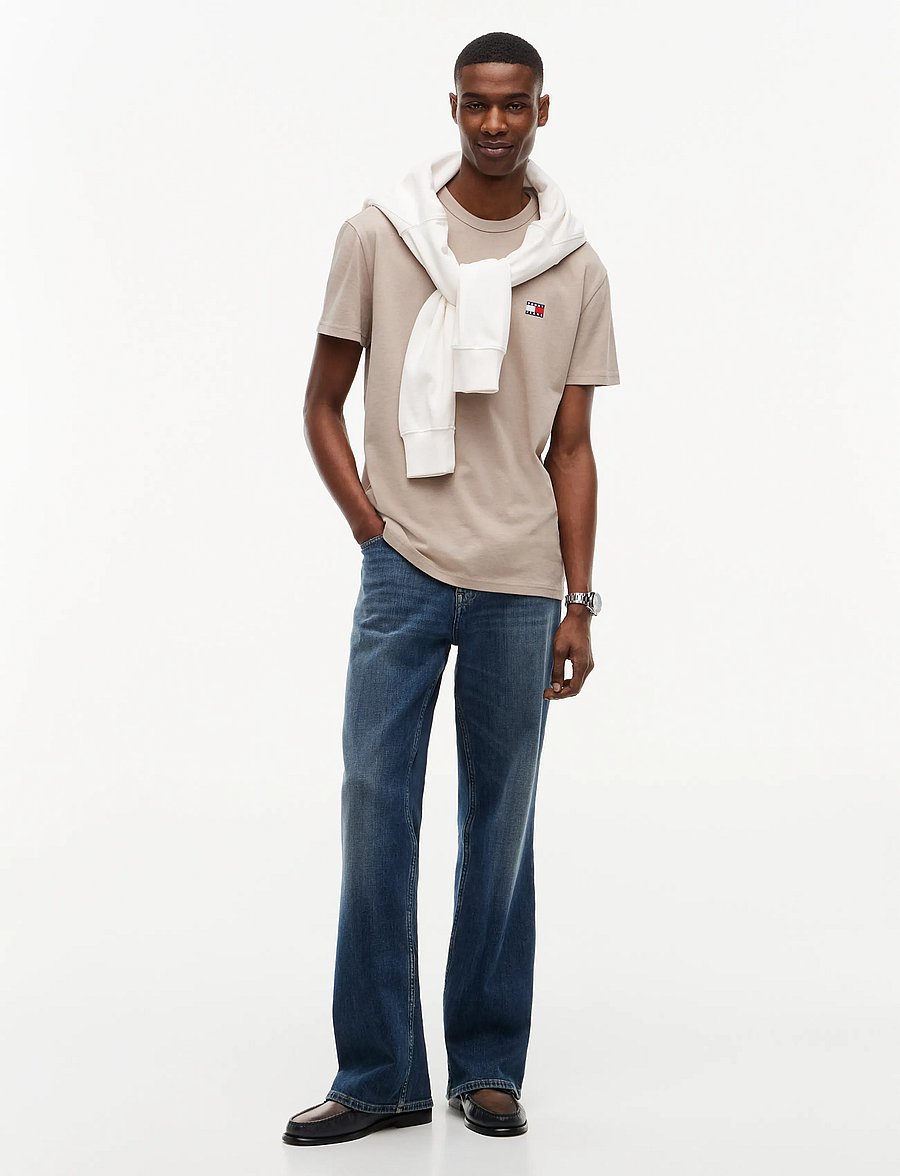 Tommy Jeans - TJM REG BADGE TEE EXT - lühikeste varrukatega t-särgid - limestone dust - 4