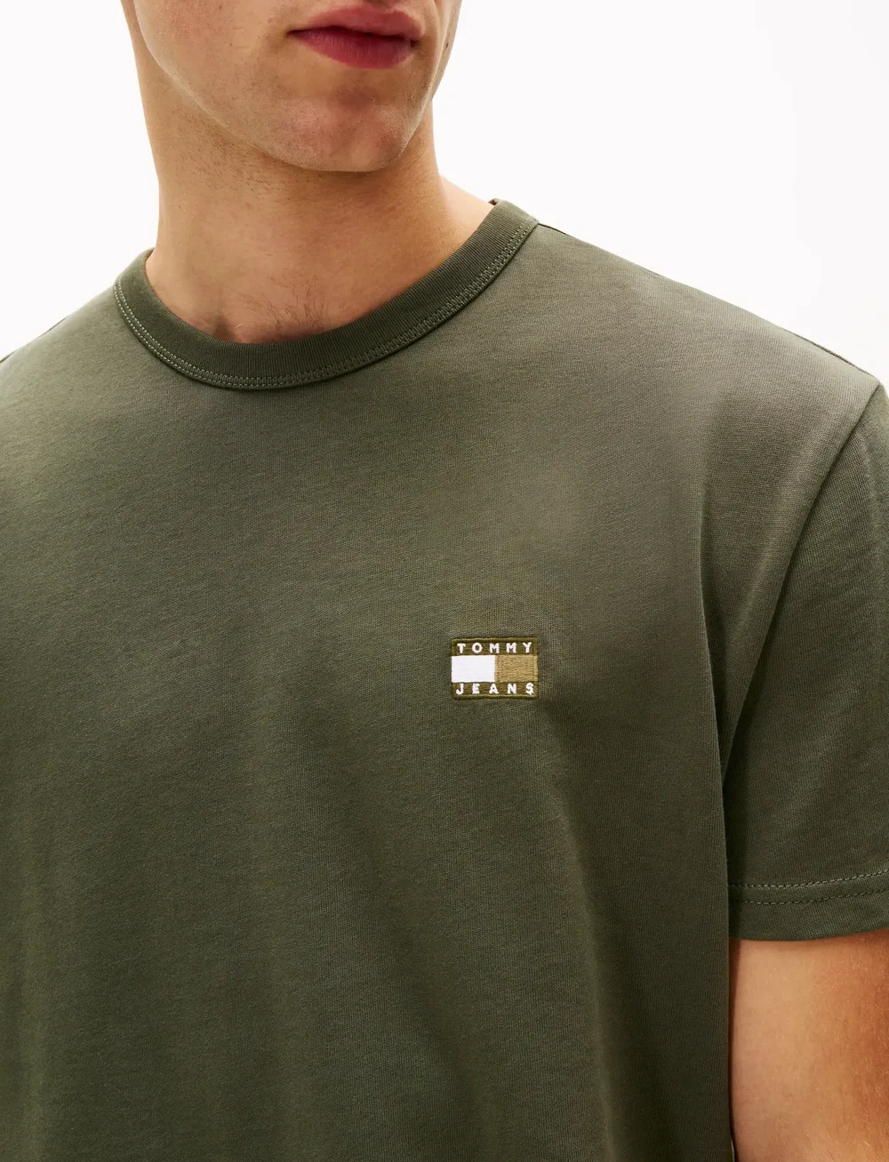 Tommy Jeans - TJM REG BADGE TEE EXT - krótki rękaw - pewter green tonal - 5