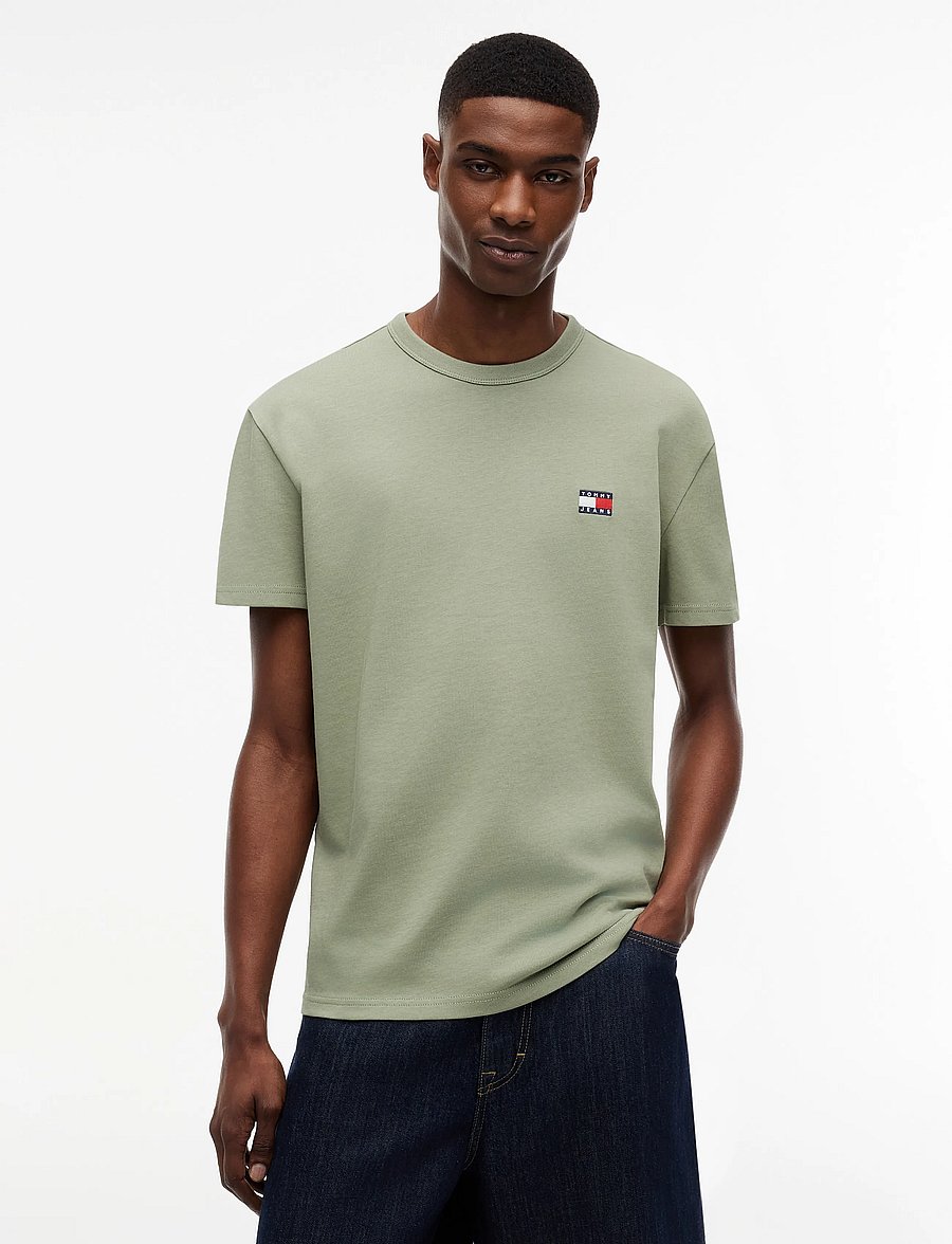 Tommy Jeans - TJM REG BADGE TEE EXT - kurzärmelige t-shirts - spring olive - 0