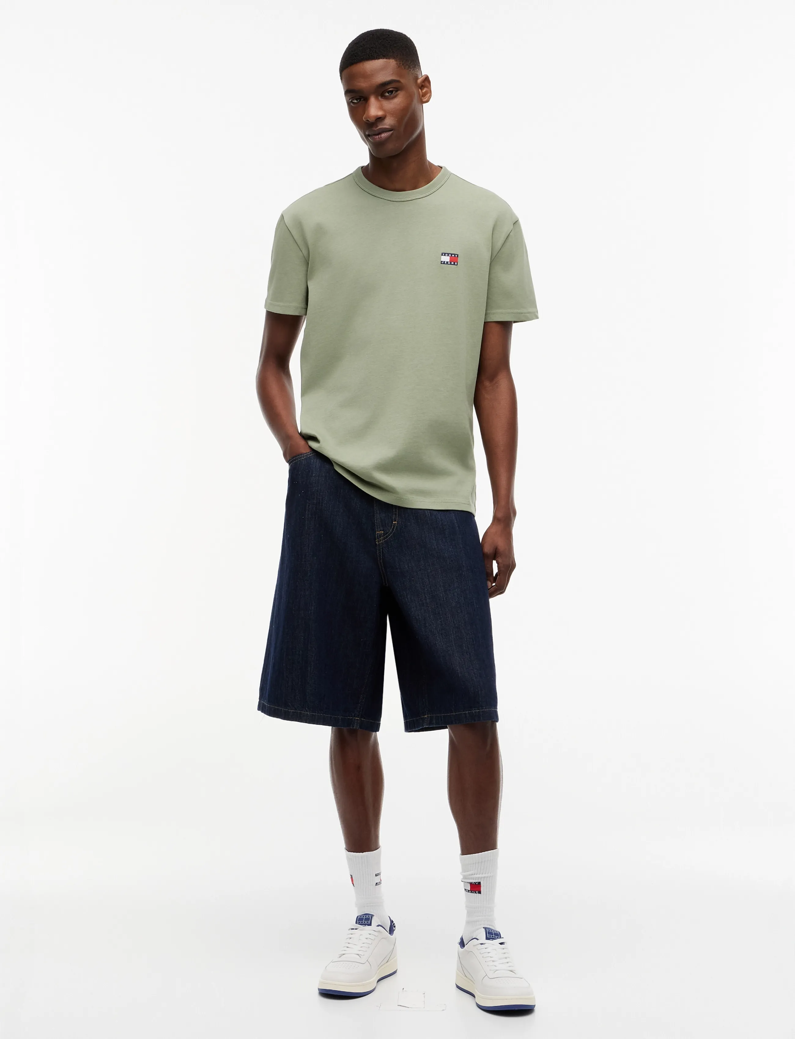 Tommy Jeans - TJM REG BADGE TEE EXT - short-sleeved t-shirts - spring olive - 4