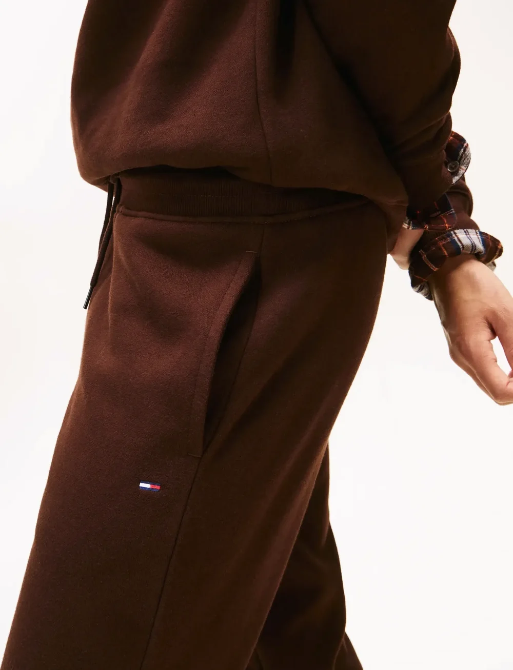 Tommy Jeans - TJM SLIM S FLAG SWEATPANT EXT - sportiska stila bikses - rich brown - 3