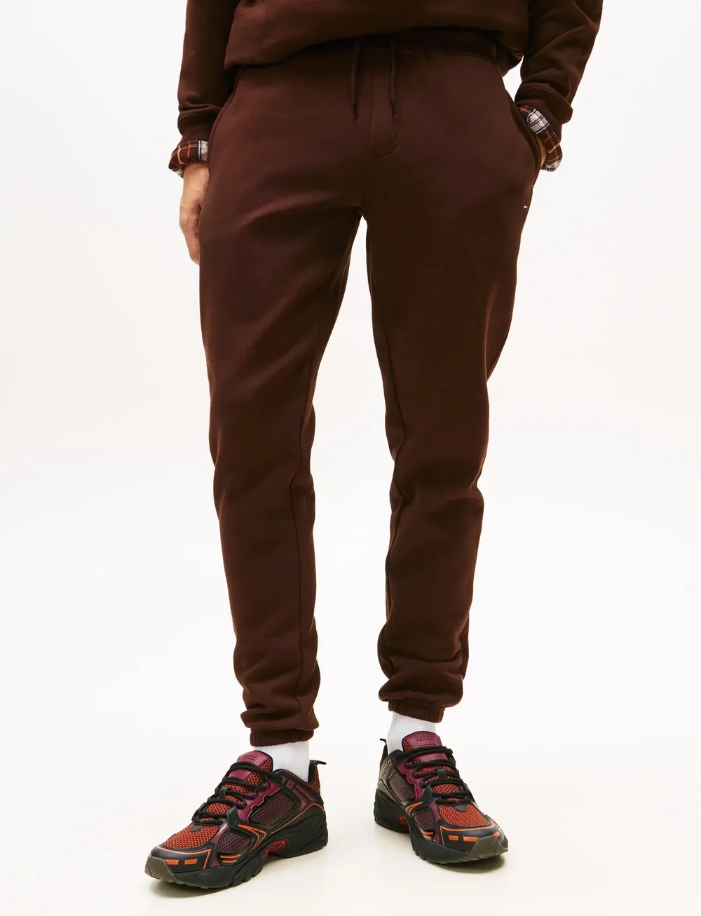 Tommy Jeans - TJM SLIM S FLAG SWEATPANT EXT - sportiska stila bikses - rich brown - 4