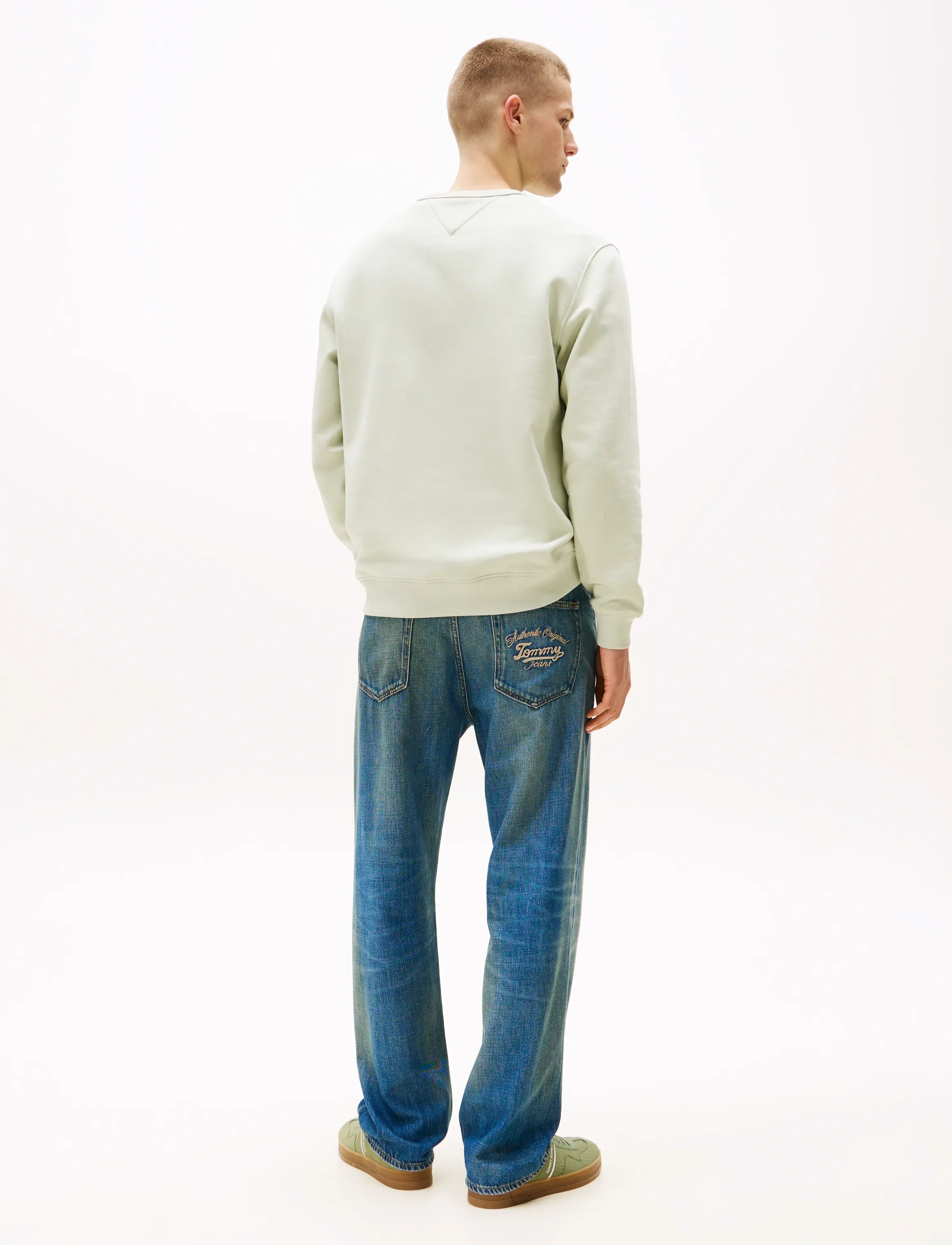 Tommy Jeans - TJM REG BADGE CREW EXT - collegepaidat - misty sage tonal - 3