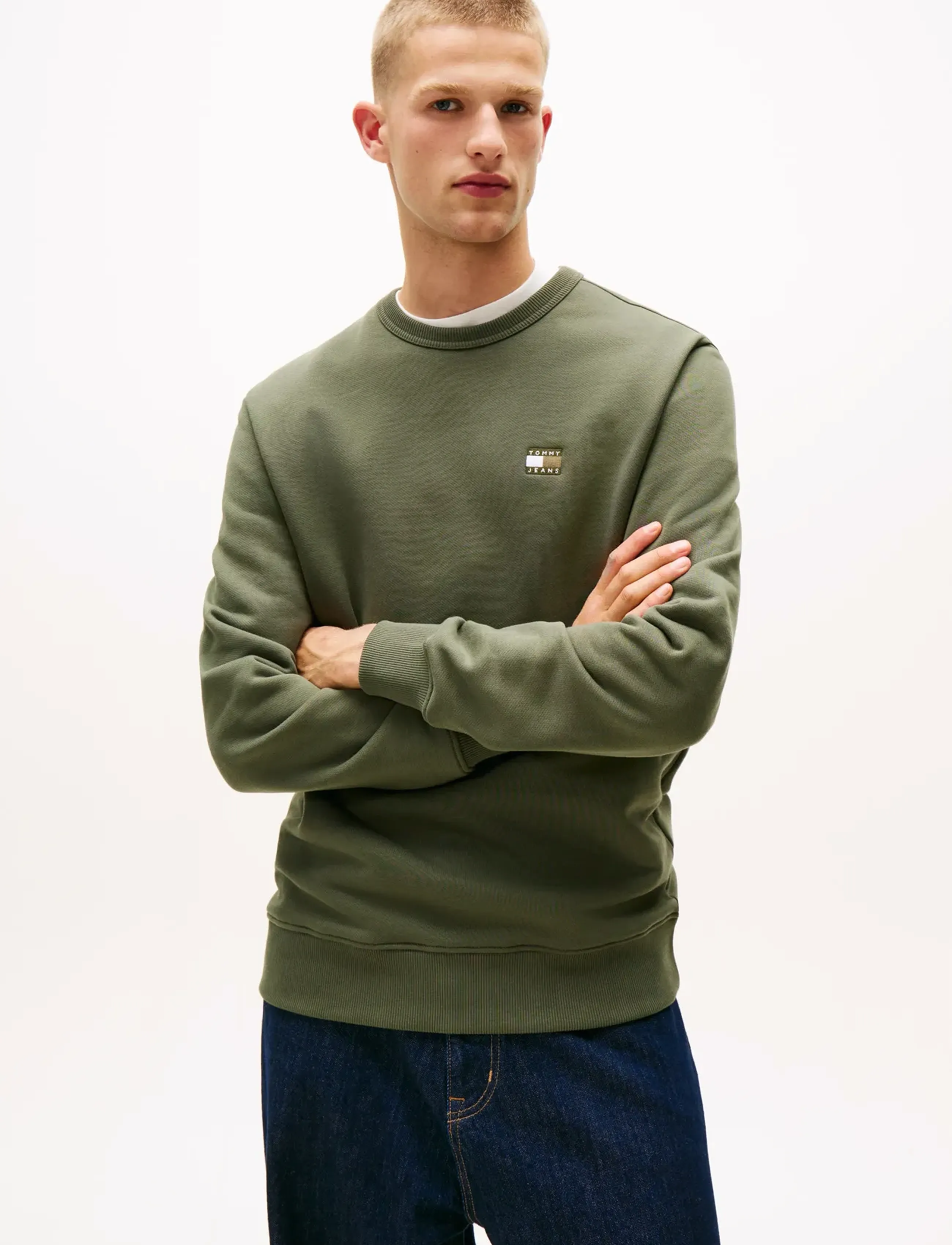 Tommy Jeans TJM REG BADGE CREW EXT - Sweatshirts - PEWTER GREEN TONAL / green