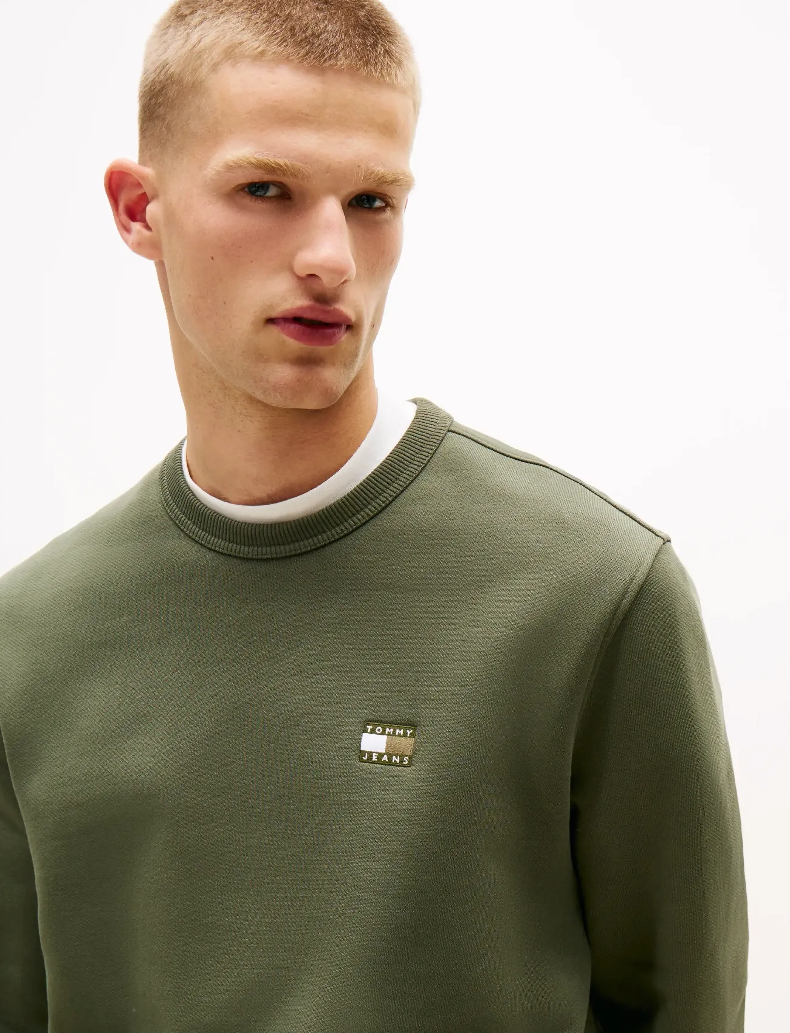 Tommy Jeans - TJM REG BADGE CREW EXT - collegepaidat - pewter green tonal - 5