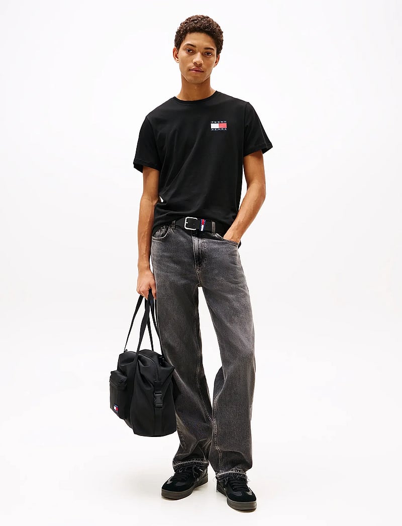 Tommy Jeans - TJM SLIM ESSENTIAL FLAG TEE EXT - short-sleeved t-shirts - black - 3