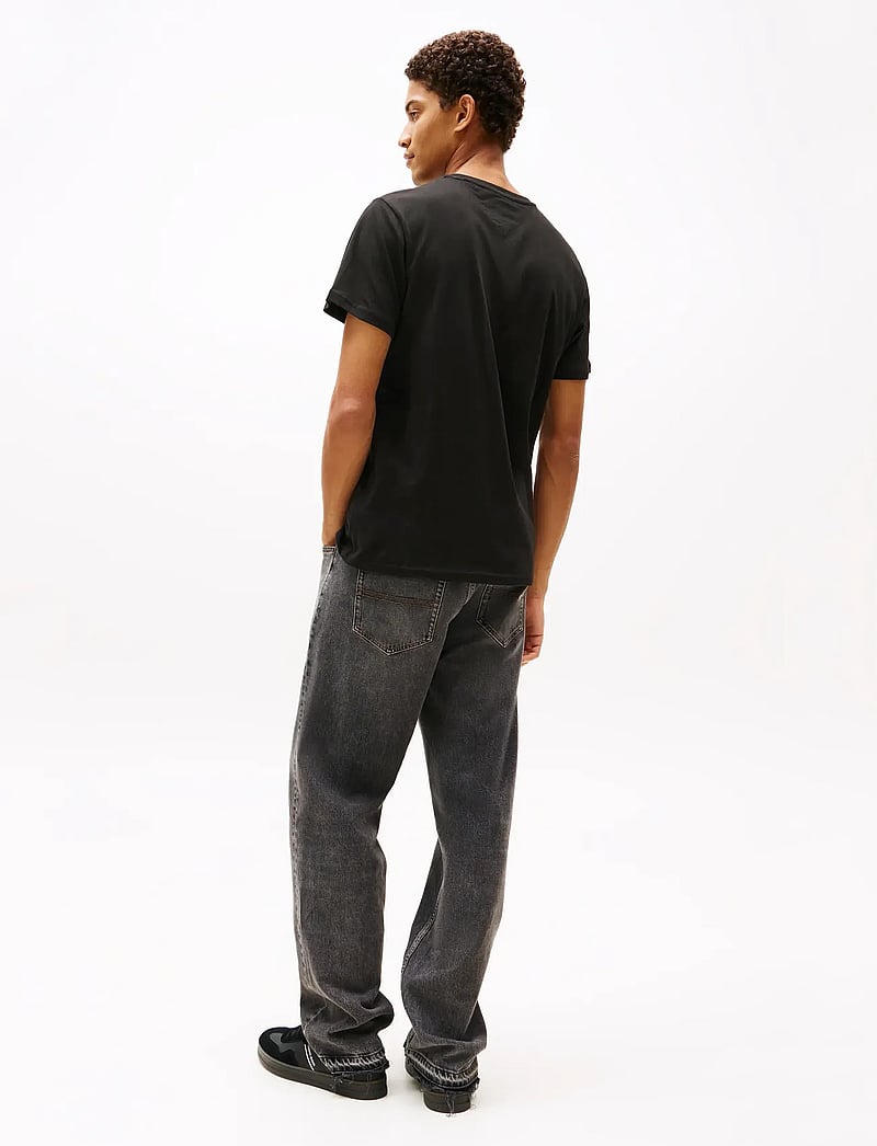 Tommy Jeans - TJM SLIM ESSENTIAL FLAG TEE EXT - short-sleeved t-shirts - black - 5