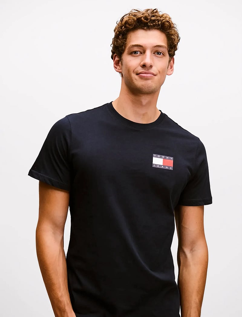 Tommy Jeans - TJM SLIM ESSENTIAL FLAG TEE EXT - kortärmade t-shirts - dark blue - 0