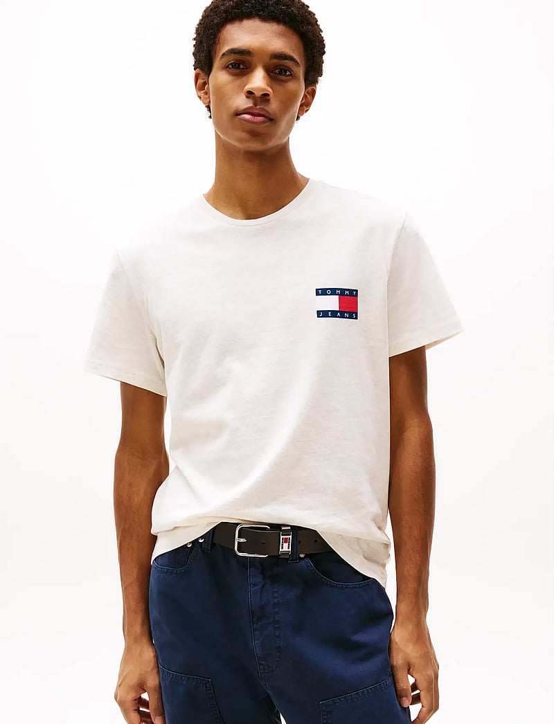 Tommy Jeans - TJM SLIM ESSENTIAL FLAG TEE EXT - kortärmade t-shirts - oat marl htr - 0