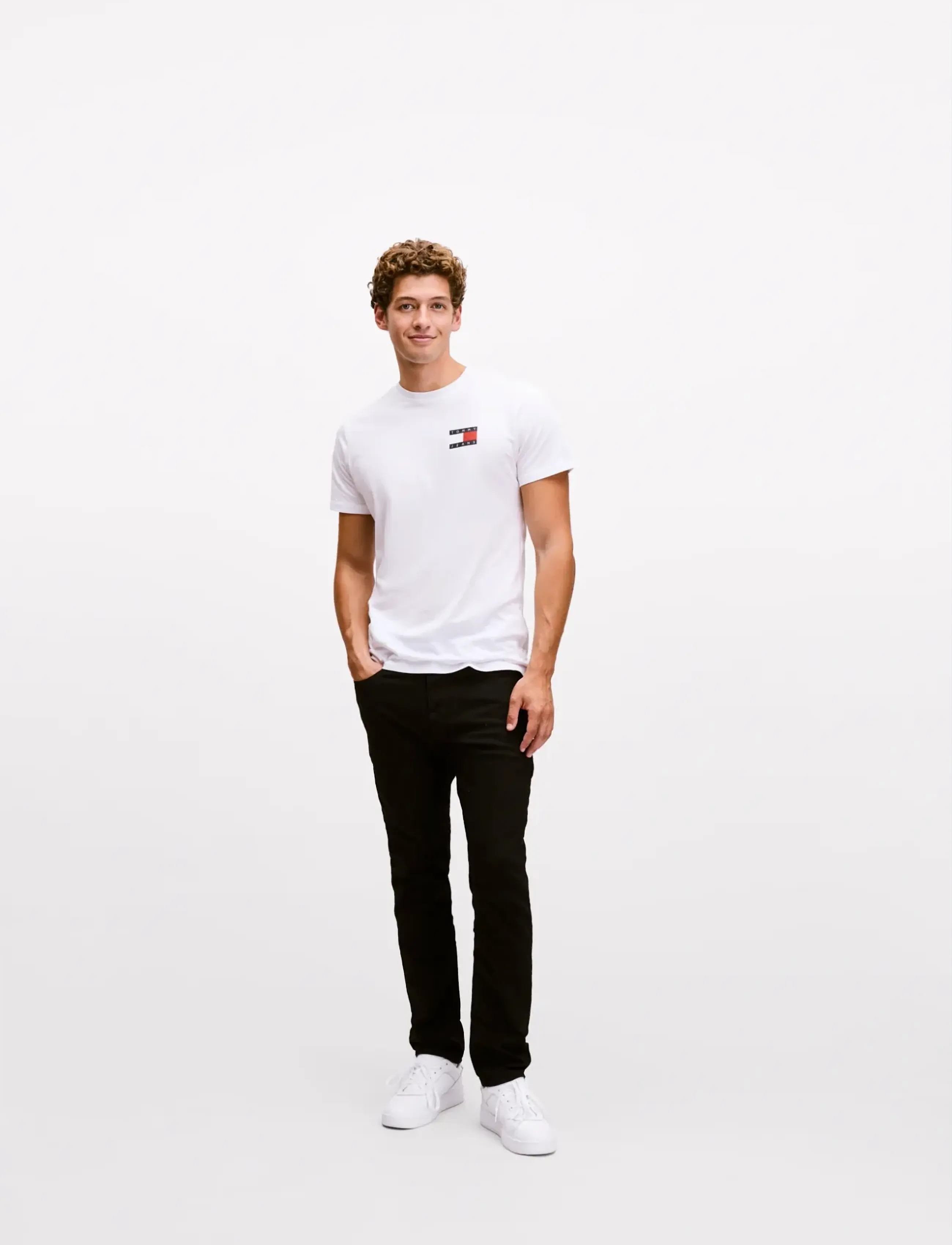 Tommy Jeans TJM SLIM ESSENTIAL FLAG TEE EXT - Tommy Hilfiger - WHITE / white