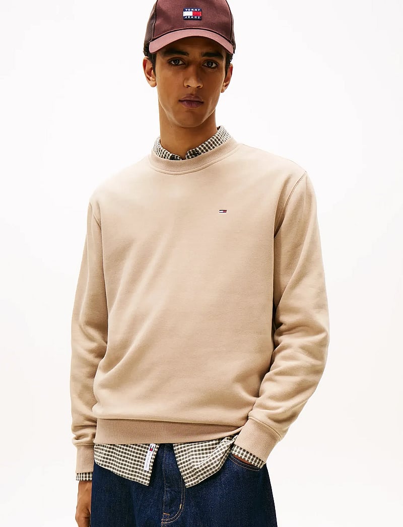 Tommy Jeans - TJM REG S FLAG CREW - sweatshirts - coastal taupe - 0