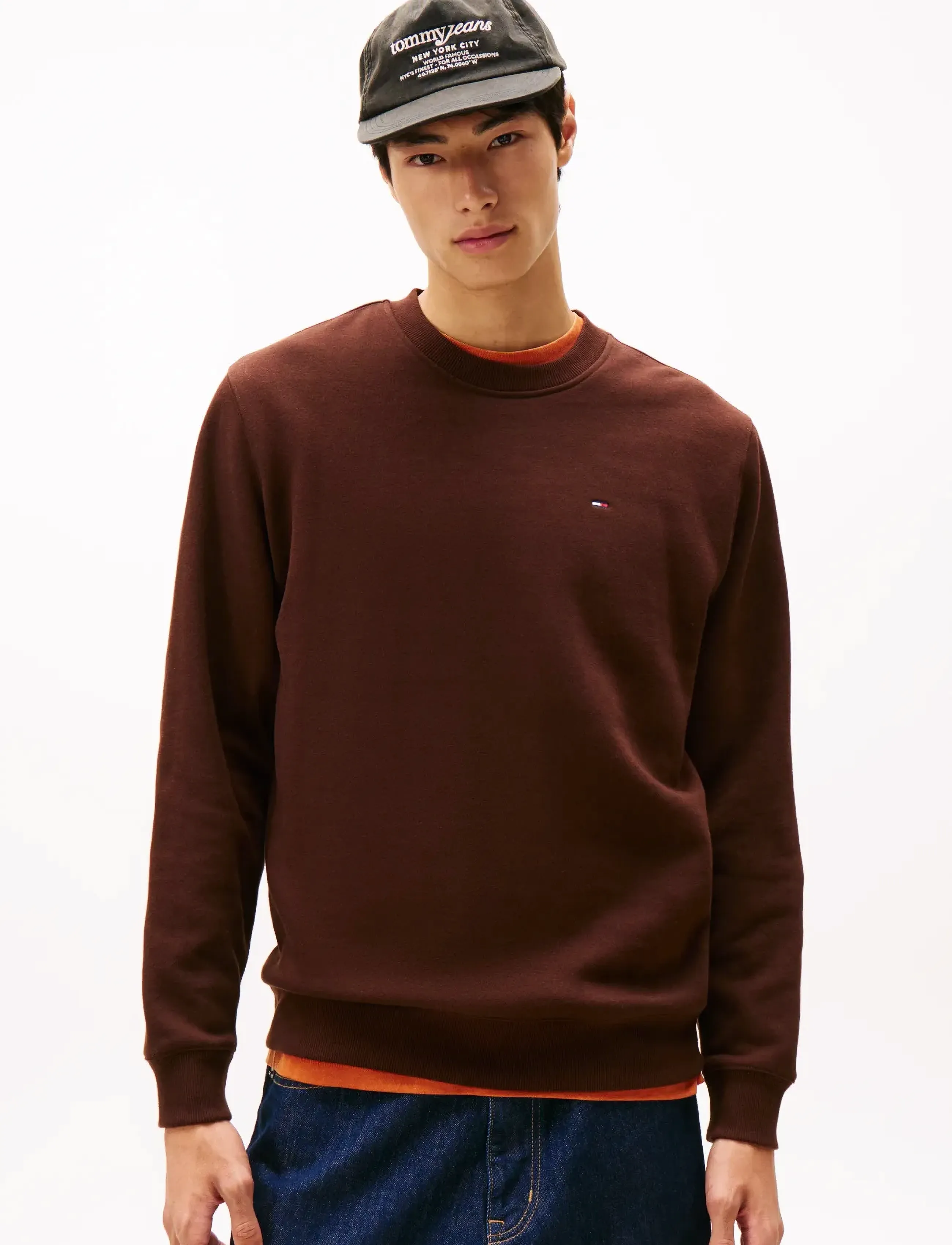 Tommy Jeans TJM REG S FLAG FLEECE CREW - Tommy Hilfiger - RICH BROWN / brown