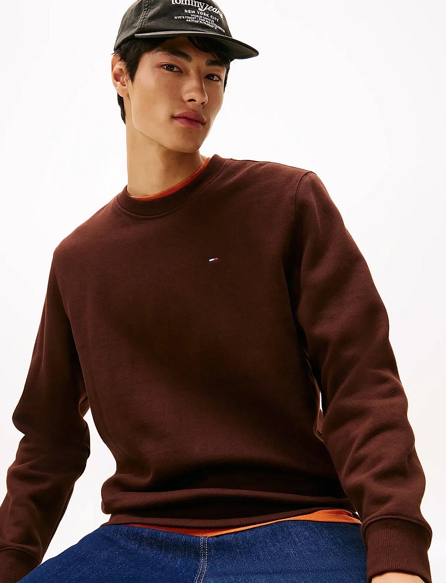 Tommy Jeans - TJM REG S FLAG CREW - feriefavoritter - rich brown - 4