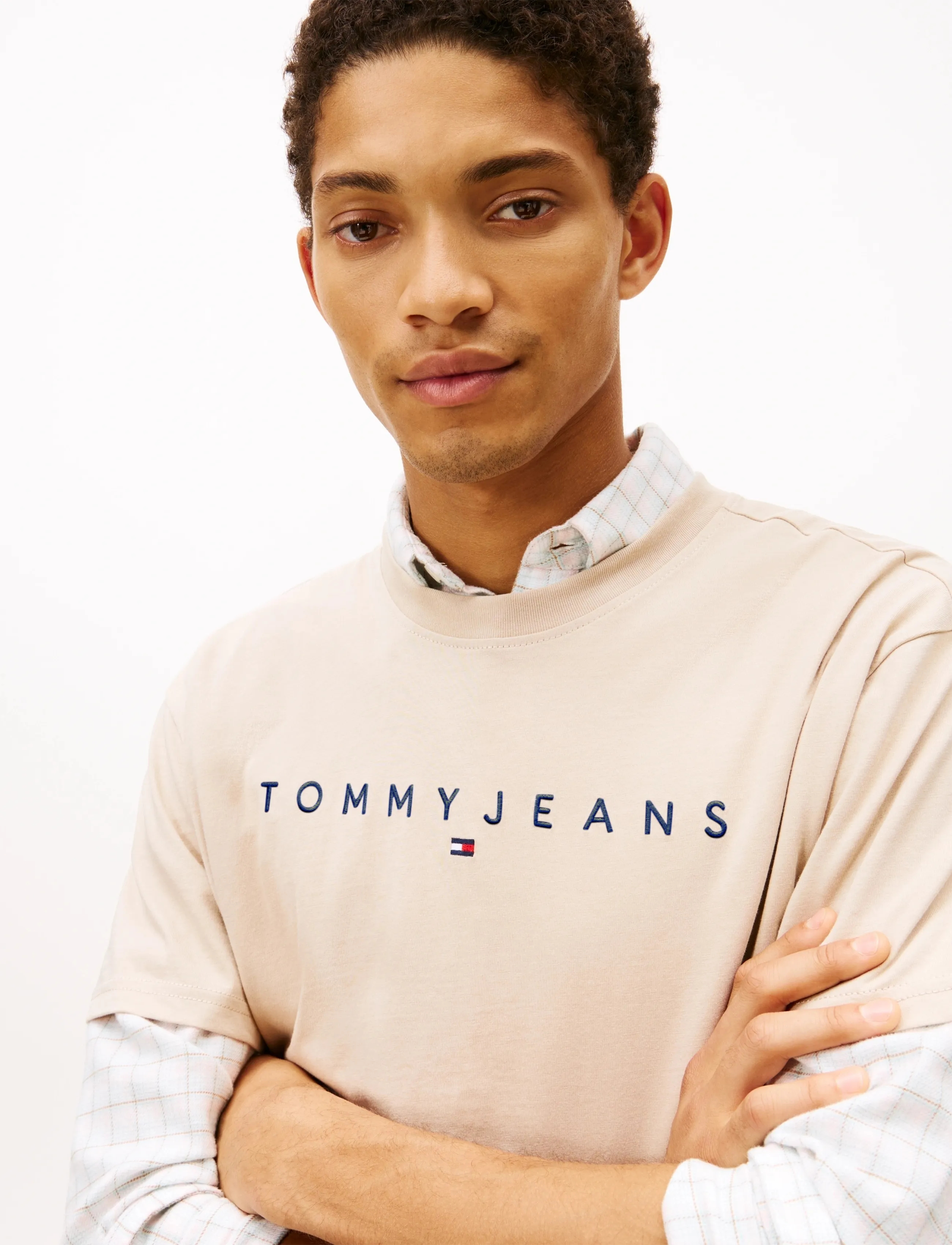 Tommy Jeans - TJM REG LINEAR LOGO TEE EXT - kurzärmelige t-shirts - gulf sand - 3