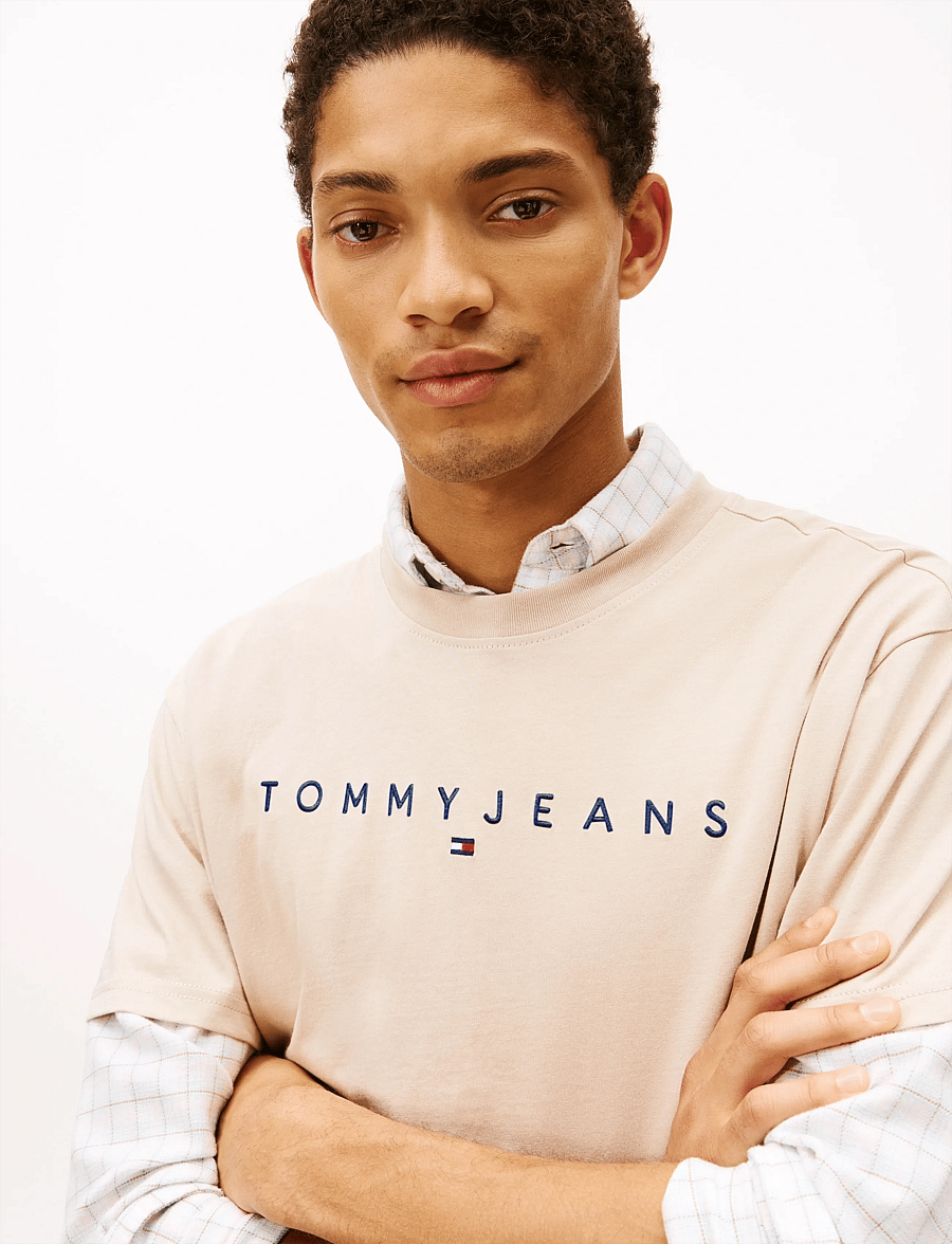 Tommy Jeans - TJM REG LINEAR LOGO TEE EXT - kurzärmelige t-shirts - gulf sand - 3